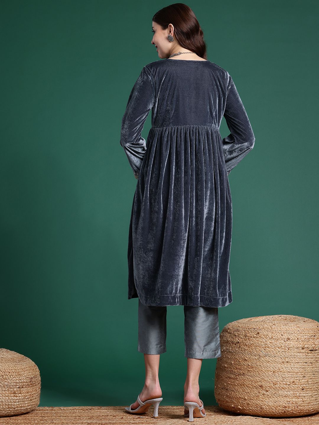 Dhiyona SN Women's Velvet Empire Kurta with Trousers