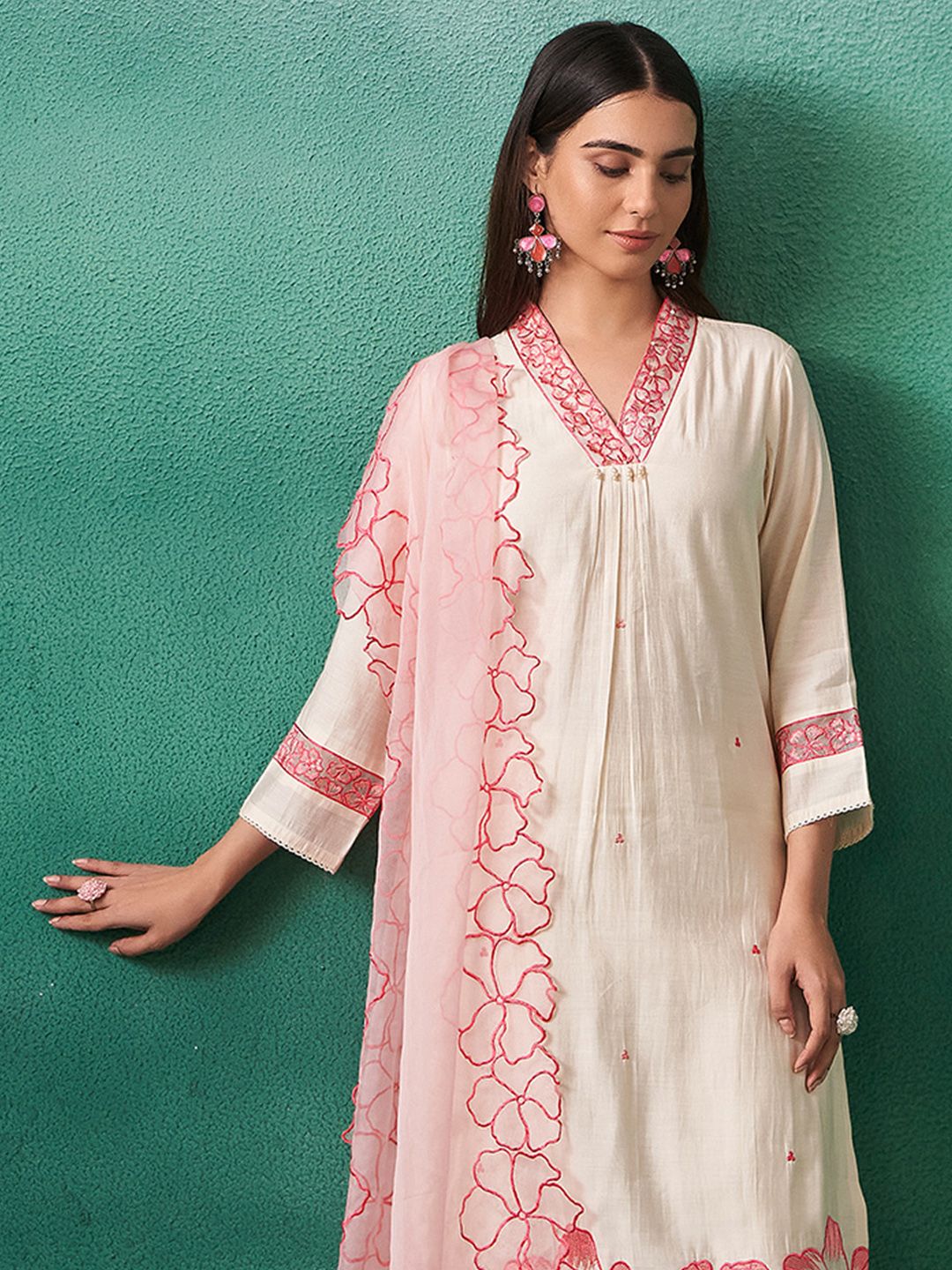 Floral Embroidered Thread Work Straight Kurta With Trousers & Dupatta
