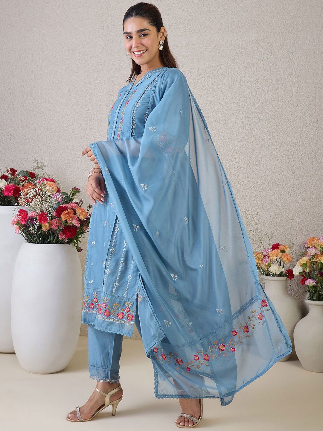 Dhiyona IE Floral Embroidered V-Neck Thread Work Straight Kurta & Trousers & Dupatta