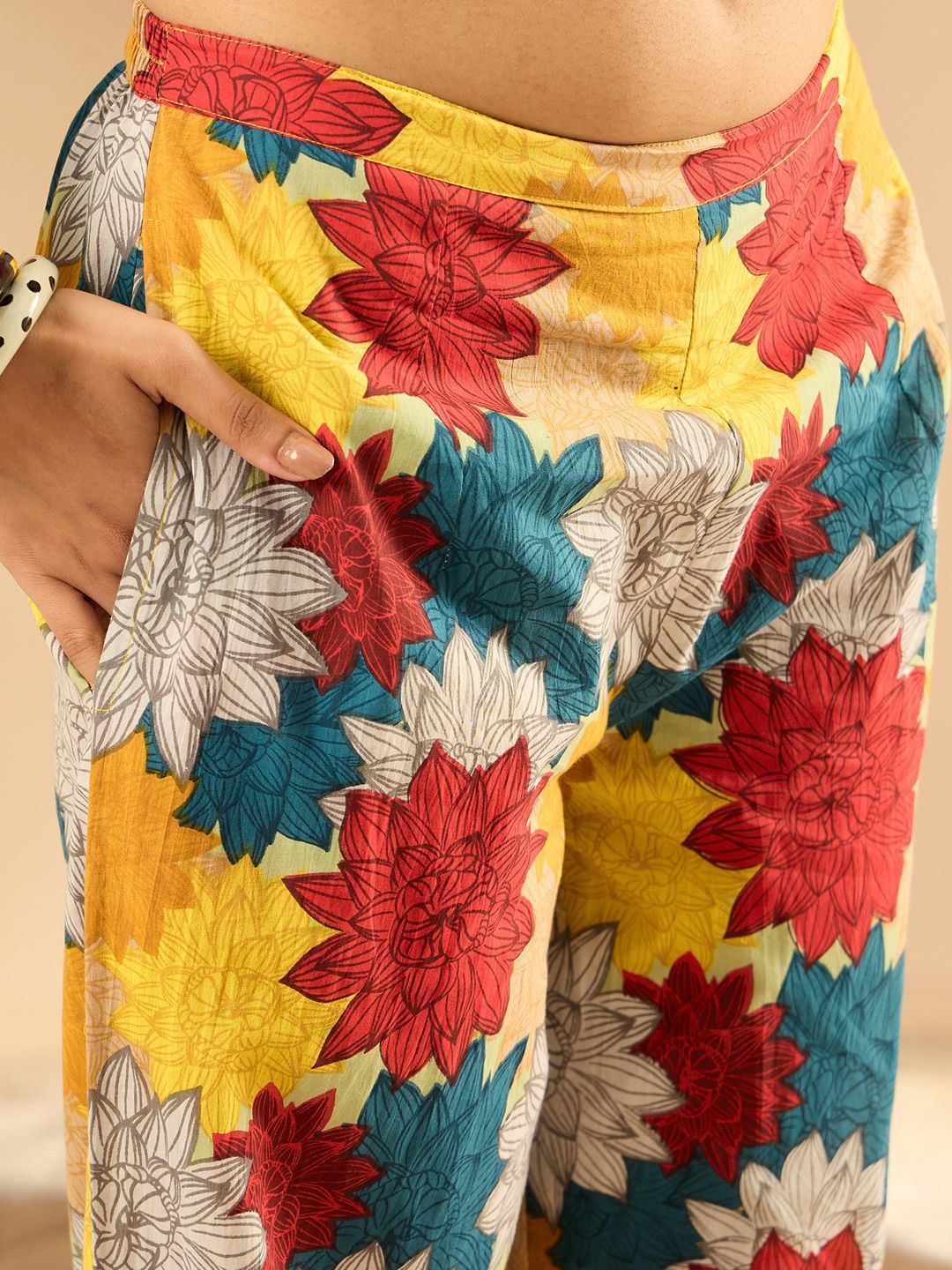 Dhiyona IE Women Floral Printed Regular Pure Cotton Kurta with Trousers