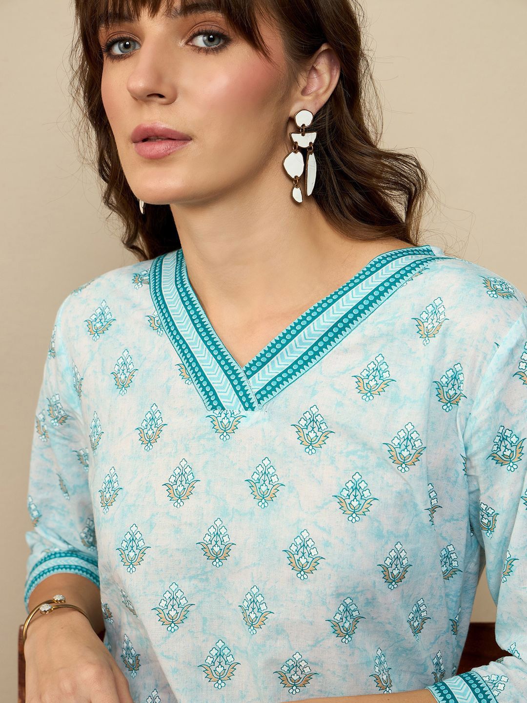 Dhiyona IE White Floral Printed V-Neck Pure Cotton Kurta