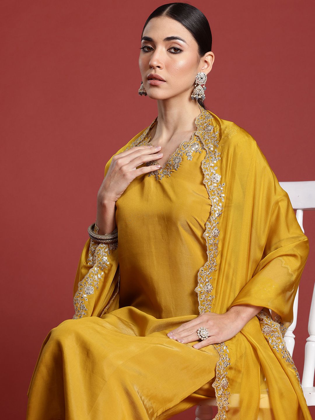 Women Floral Embroidered Kurta with Trousers & With Dupatta