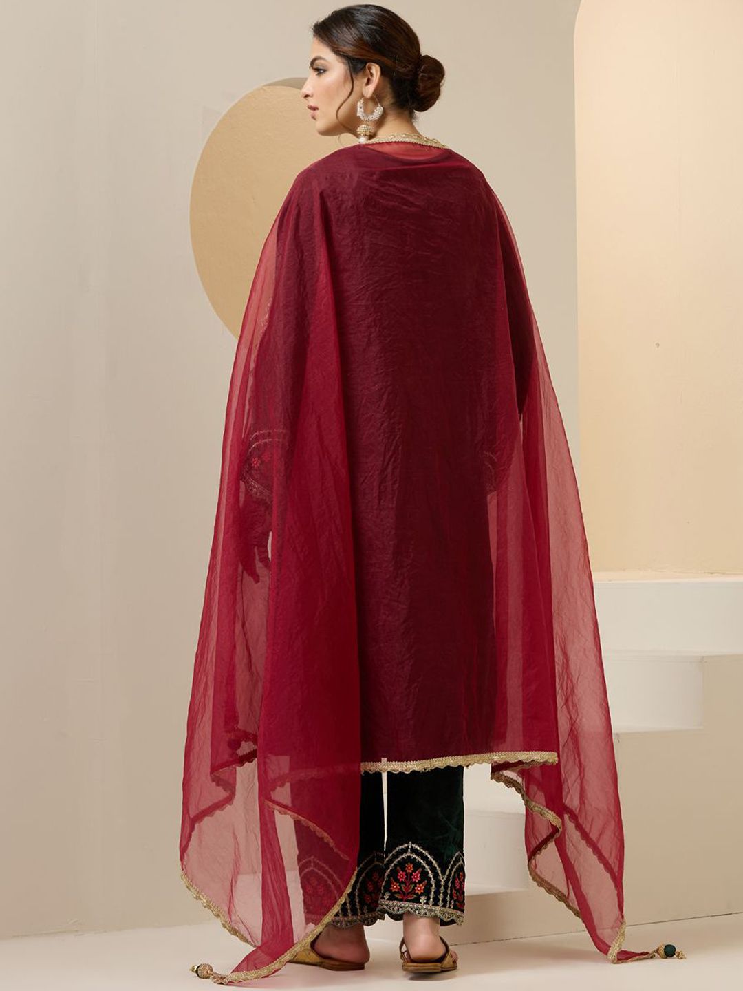 Dhiyona IS Women's Women Floral Embroidered Regular Thread Work Velvet Kurta with Trousers & With Dupatta