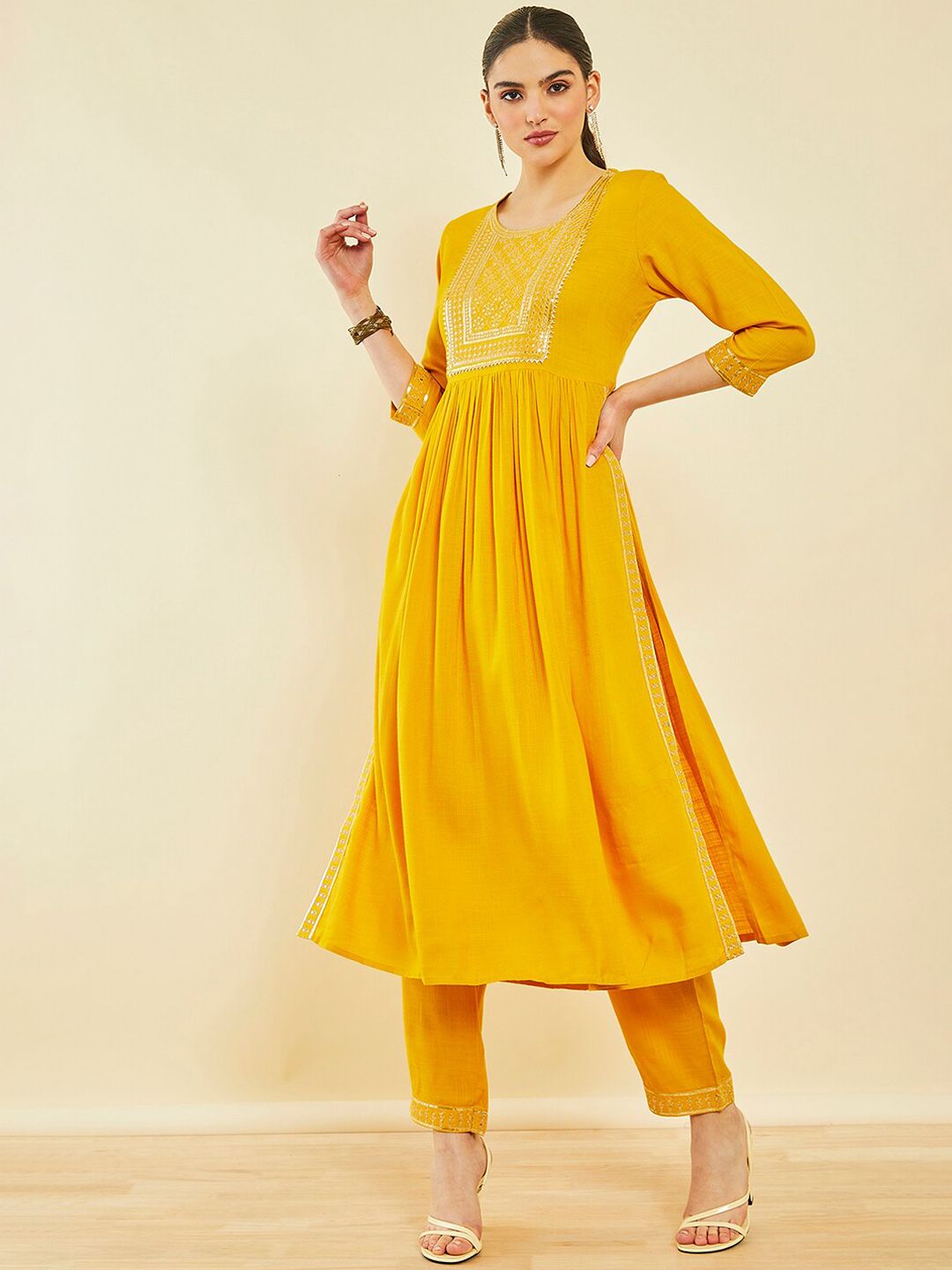 Dhiyona SO Women's Yoke Design Regular Sequinned Kurta With Trousers