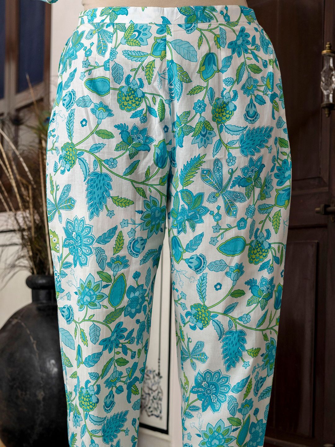 Dhiyona IE Women Floral Printed Regular Pure Cotton Kurta with Trousers & With Dupatta