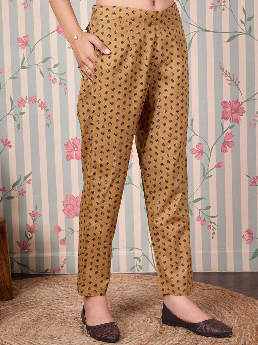 Dhiyona OD  Floral Printed Regular Pure Cotton Kurta with Trousers & Dupatta