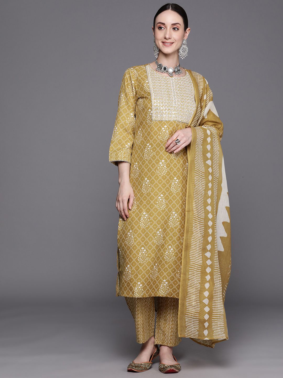 Bandhani Printed Regular Thread Work Pure Cotton Kurta With Trousers & Dupatta