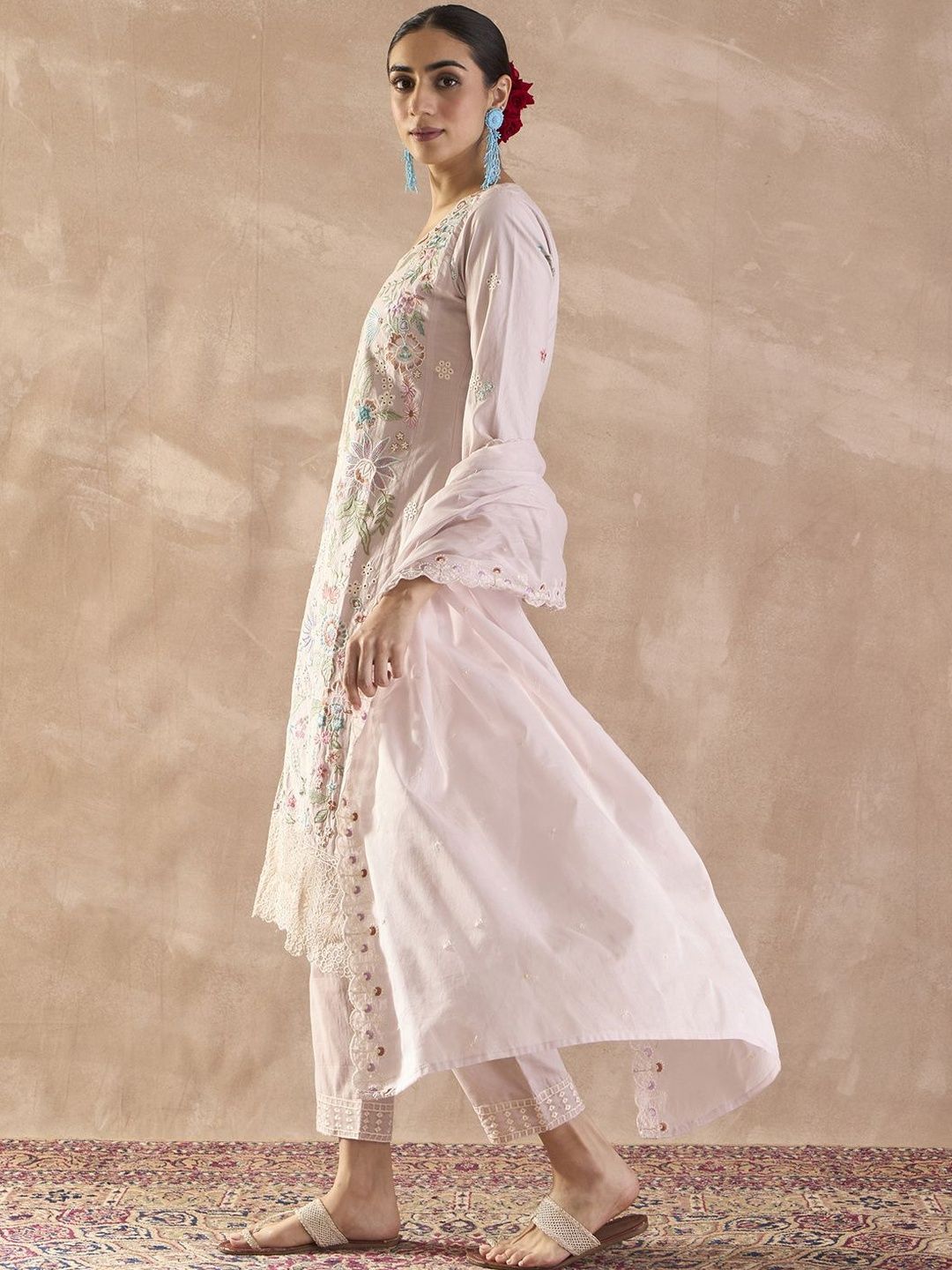 Floral Embroidered Regular Thread Work Pure Cotton Kurta With Trousers & Dupatta