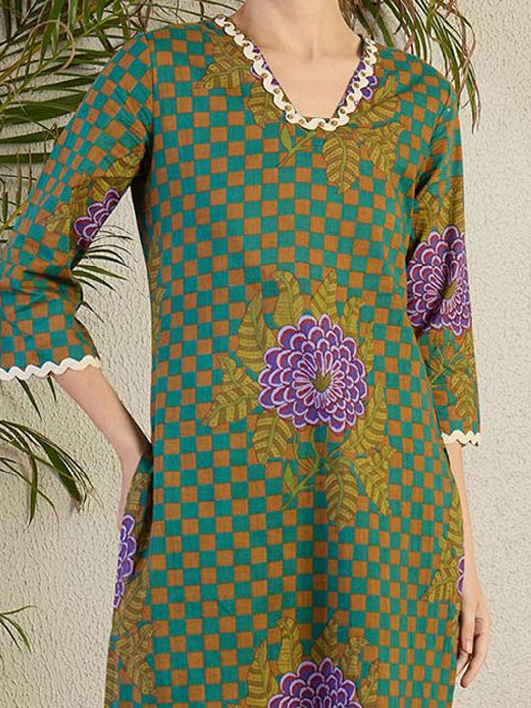 Dhiyona IE Women Floral Printed Regular Beads and Stones Kurta with Trousers & With Dupatta