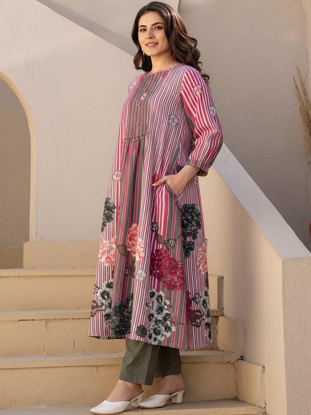 Women Floral Printed Regular Pure Cotton Kurta with Trousers