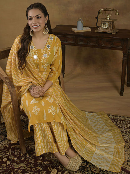 Dhiyona SN Women's Ethnic Motifs Printed Regular Mirror Work Pure Cotton Kurti set