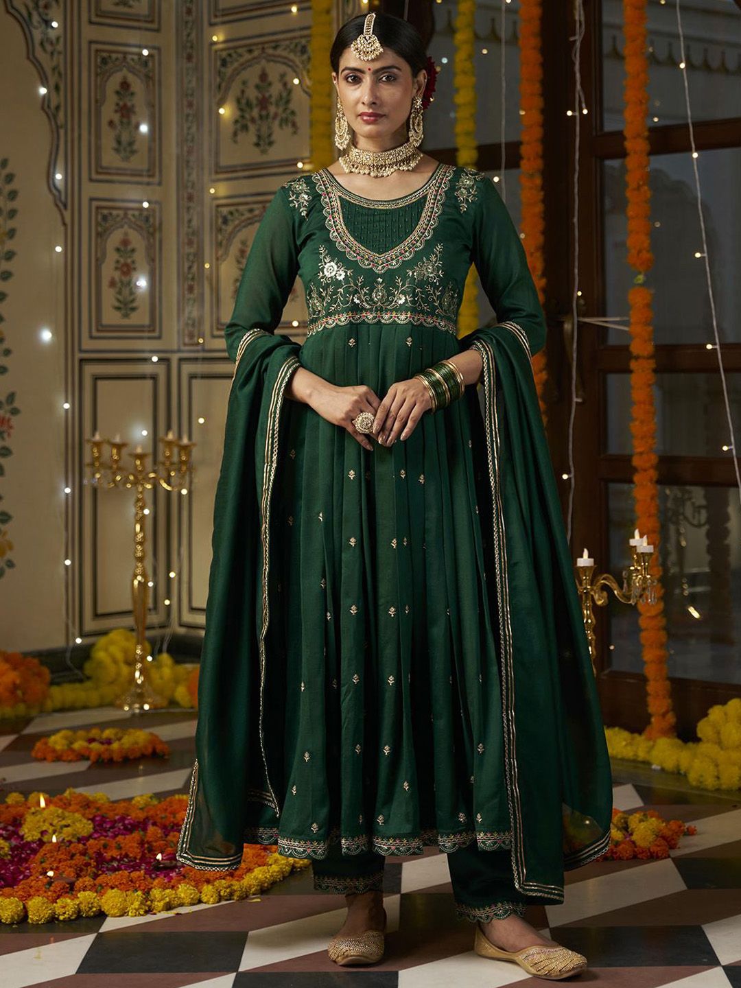 Dhiyona CH Women Floral Embroidered Pleated Sequinned Kurta with Trousers & With Dupatta