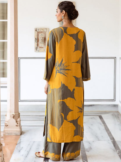 Dhiyona IS Women's Women Floral Printed Regular Kurta with Trousers