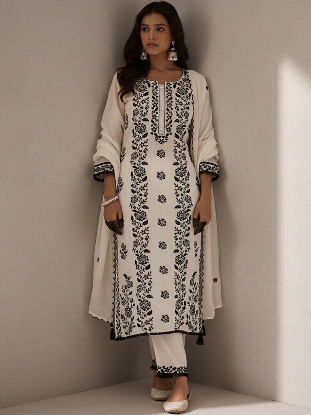 Ethnic Motifs Embroidered Regular Thread Work Kurta With Trousers & Dupatta
