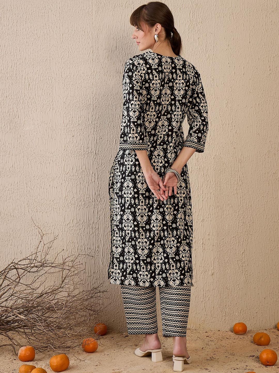 Women Ethnic Motifs Printed Cotton Kurta with Trousers