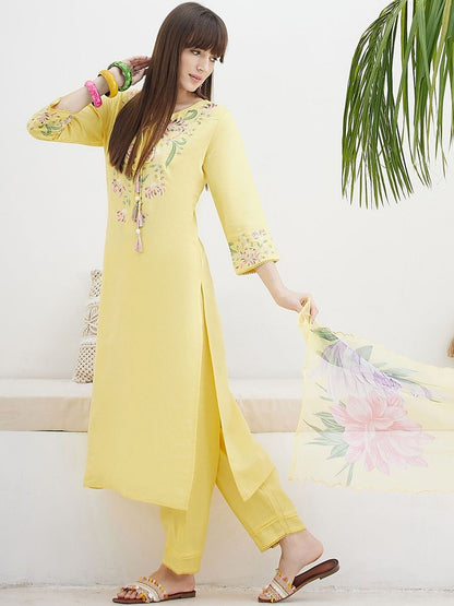Women Floral Embroidered Regular Thread Work Kurta with Trousers & With Dupatta