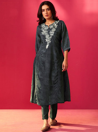 Dhiyona IE Floral Embroidered Notch Neck Tunic & Trousers