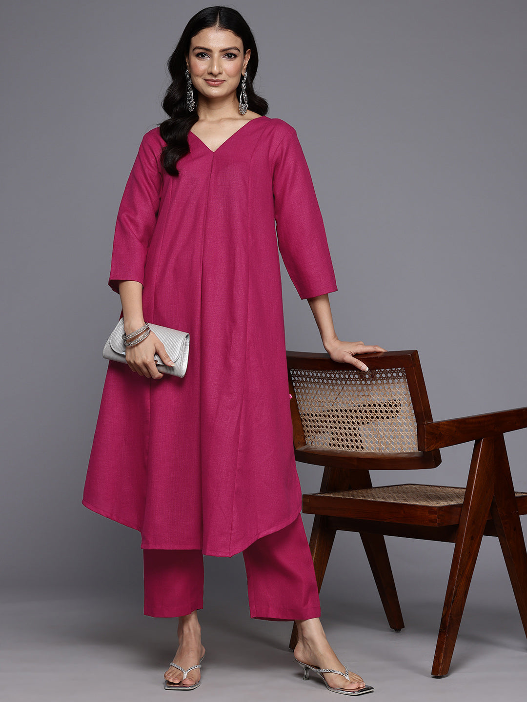 Dhiyona VR Women's Magenta Solid A-Line Kurta Paired With Tonal Bottom