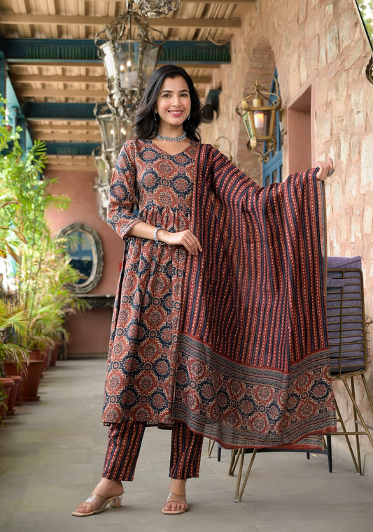 Women Green Embroidery Viscose Rayon Kurta, Pant And Dupatta Set