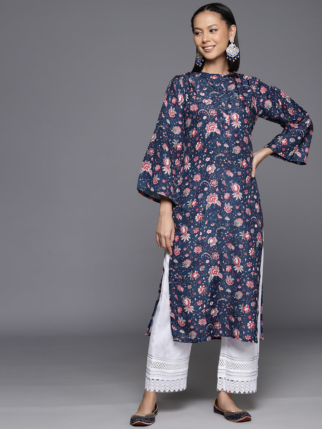 Dhiyona VR Women's Blue Floral Printed Straight Kurta With Flared Sleeves