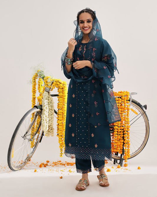 Dhiyona VR Women's Blue Embroidered Kurta Set Paired With Tonal Tand Dupattta