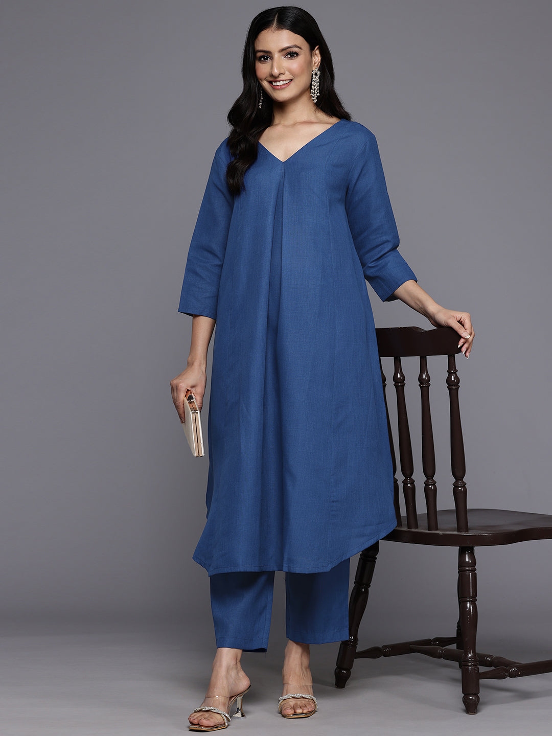 Dhiyona VR Women's Blue Solid A-Line Kurta Paired With Tonal Bottom