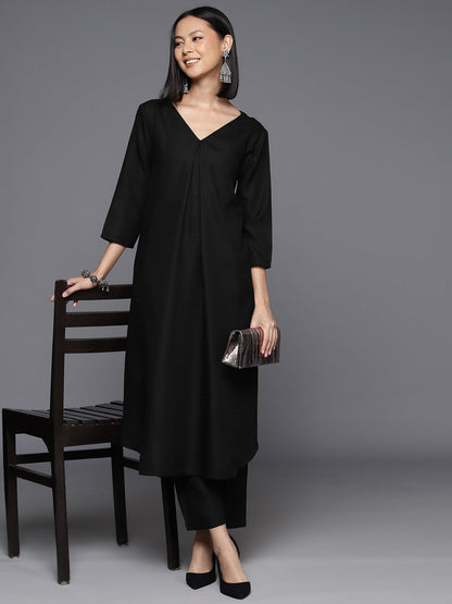 Dhiyona VR Women's Black Solid A-Line Kurta Paired With Tonal Bottom