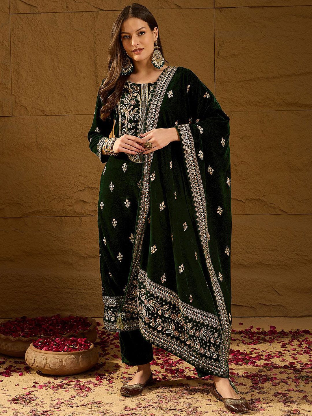 Dhiyona PD Women Floral Embroidered Straight Kurta With Trouser And Dupatta