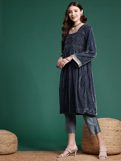 Dhiyona SN Women's Velvet Empire Kurta with Trousers