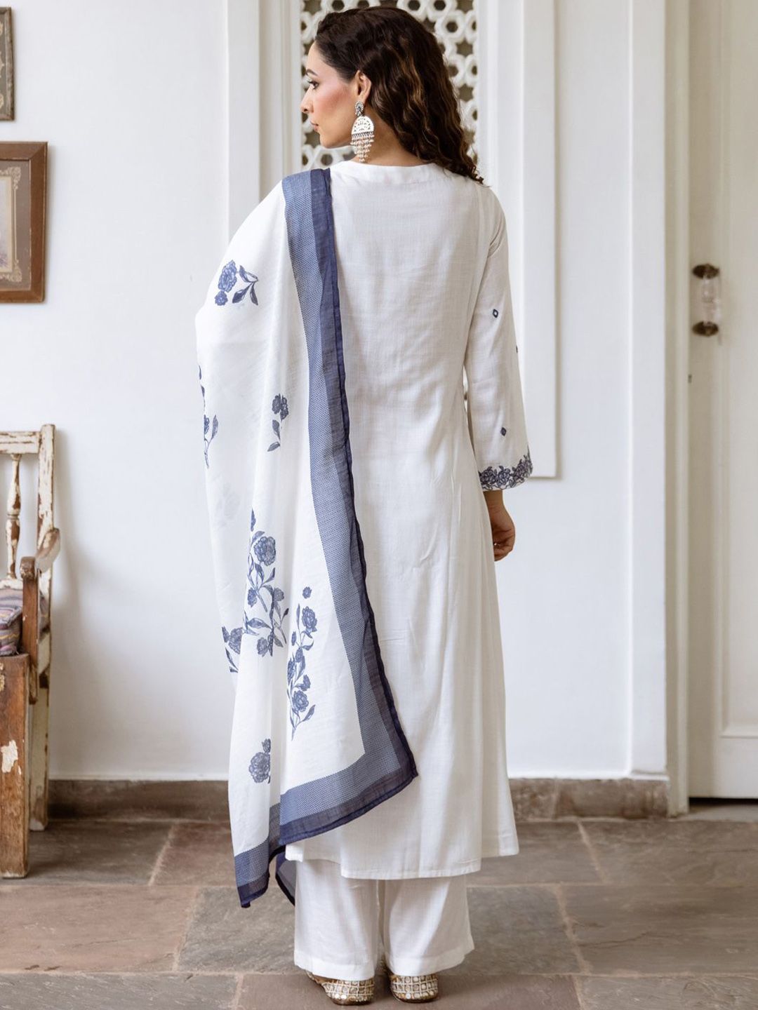 Women Floral Embroidered Regular Thread Work Pure Cotton Kurta with Trousers & With Dupatta