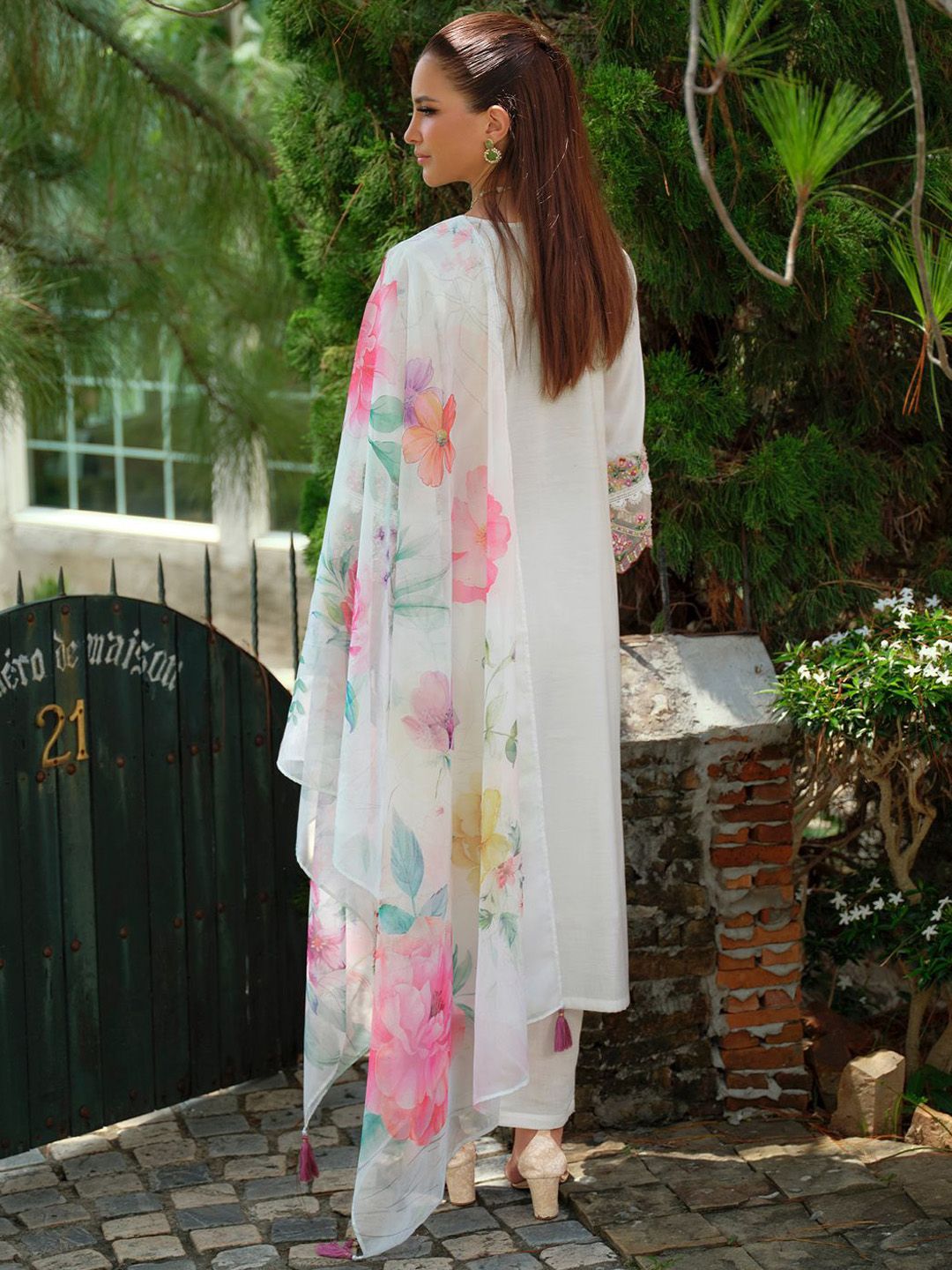 Floral Yoke Design Square Neck Thread Work A-Line Kurta With Trousers & Dupatta