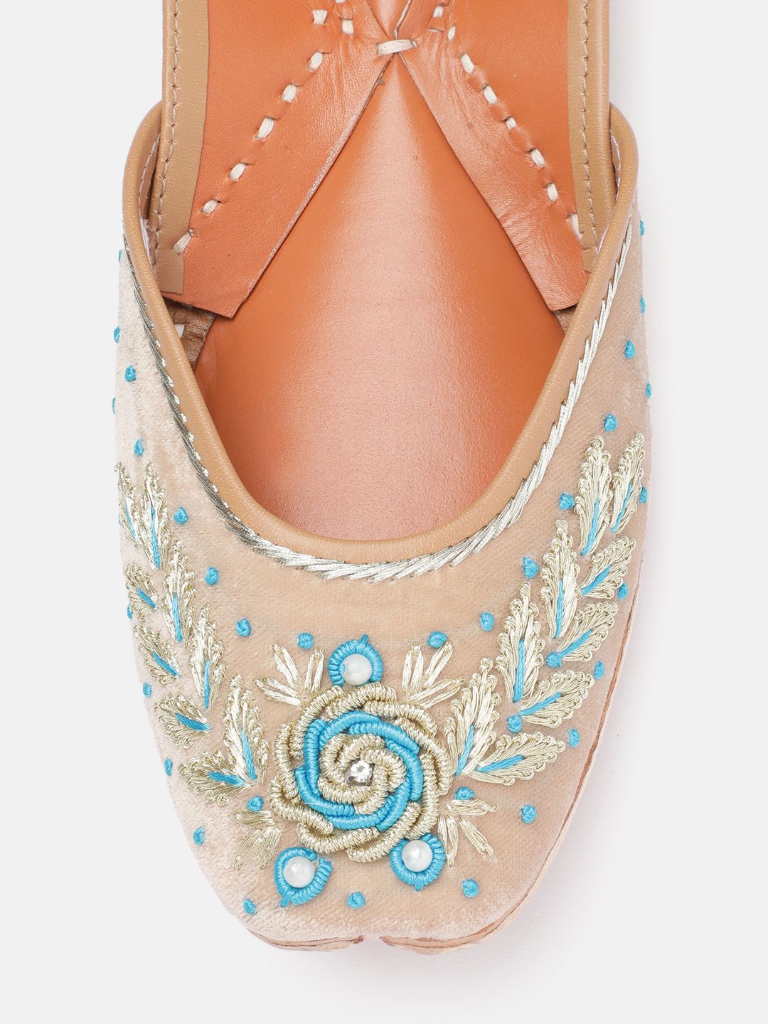 Dhiyona HOP Women Floral Embroidered Mojaris