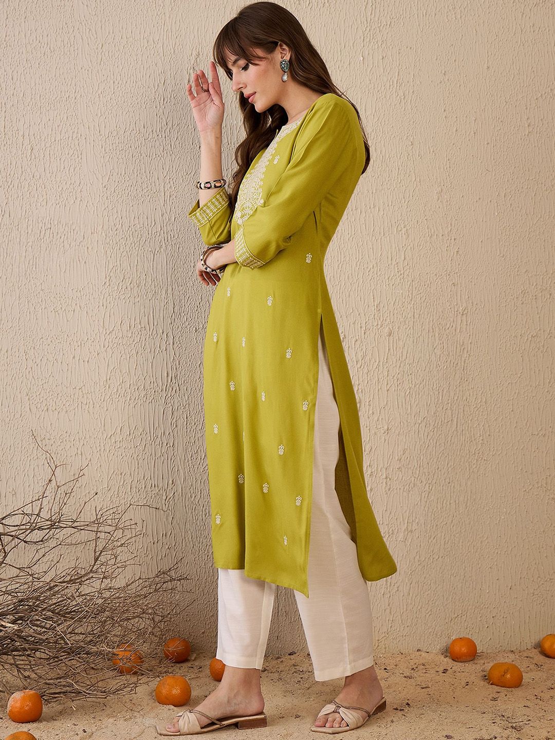 Dhiyona IE Ethnic Motifs Embroidered Thread Work Notch Neck Straight Kurta
