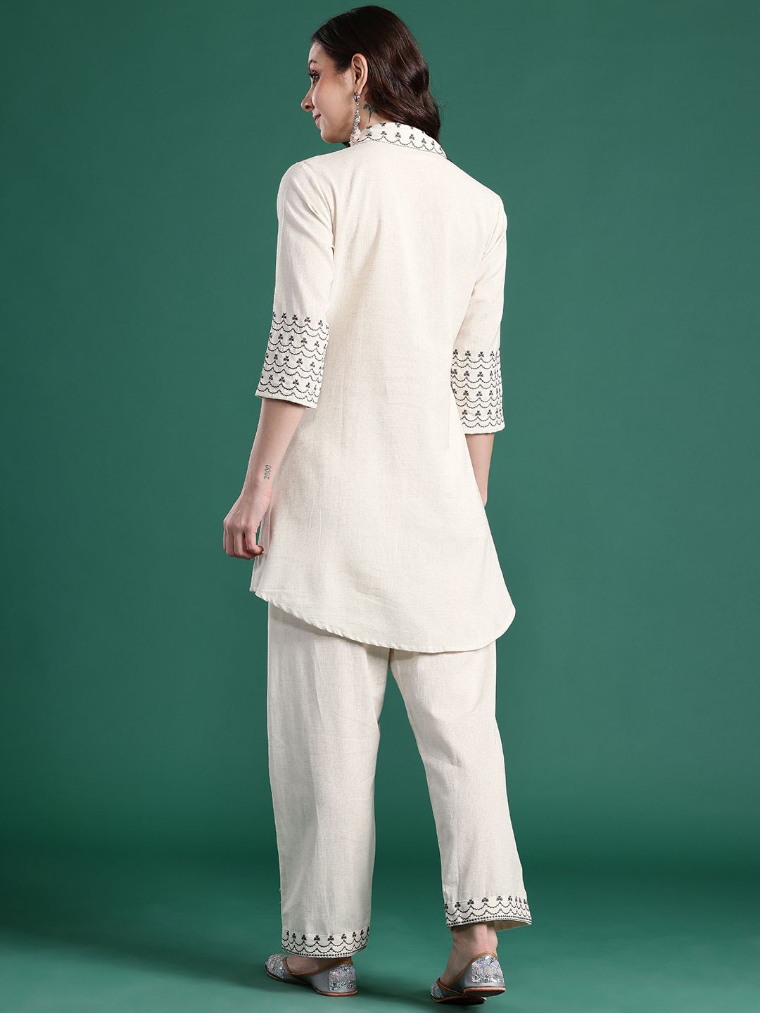 Dhiyona IE Ethnic Motifs Embroidered Thread Work Kurti with Trousers