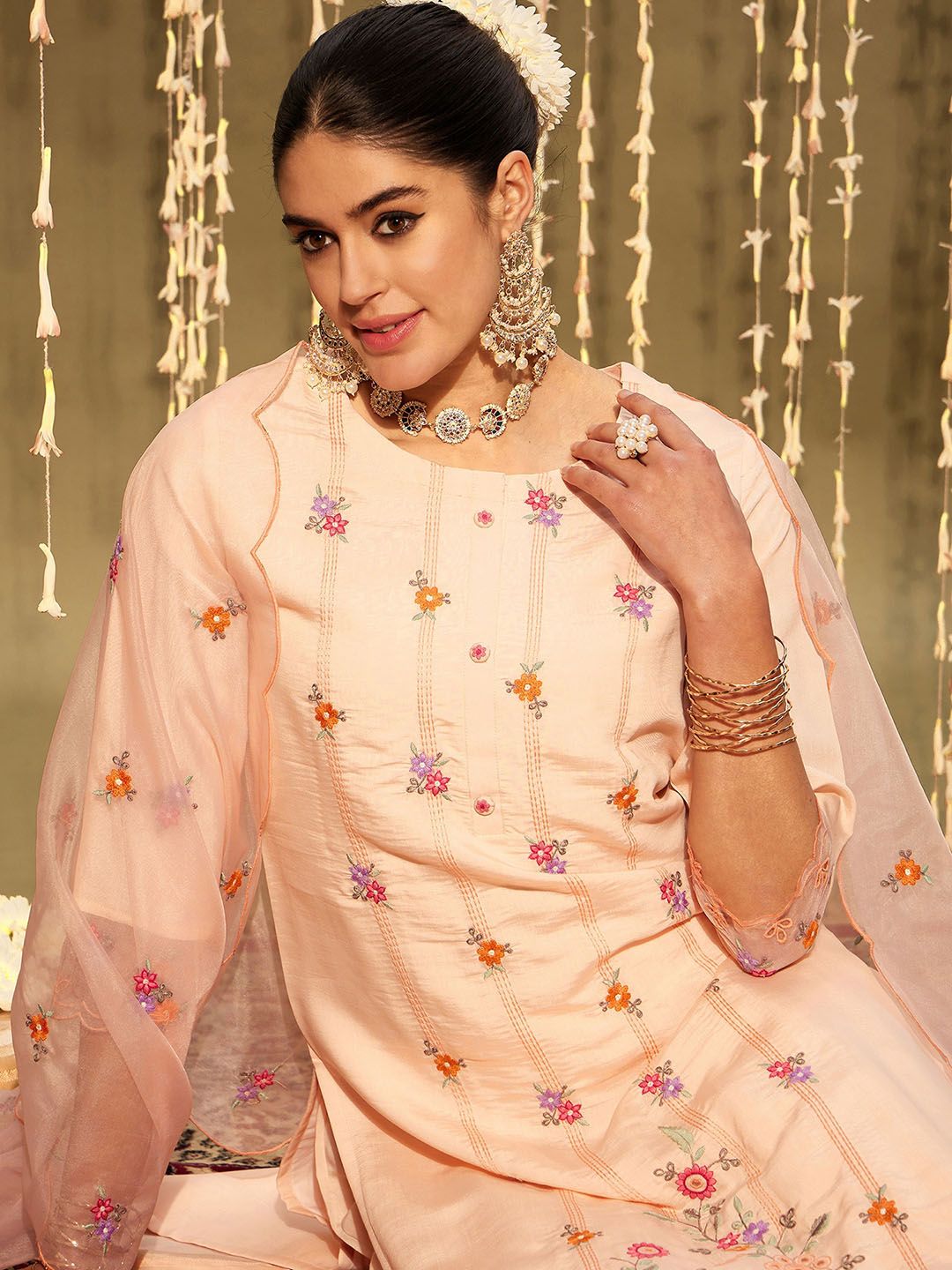 Floral Embroidered Regular Thread Work Kurta With Trousers & Dupatta