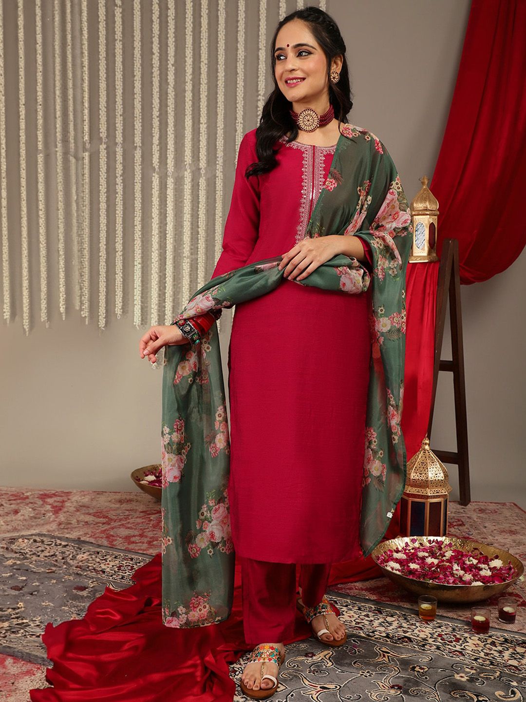 Dhiyona VA Women'sThread Work Detail Straight Kurta & Trousers With Dupatta