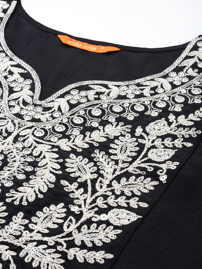 Women Floral Yoke Design Regular Thread Work Kurta with Trousers & Dupatta