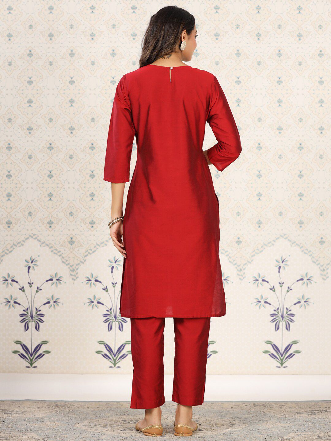 Dhiyona OD  Floral Embroidered Yoke Sequined Straight Kurta with Trousers