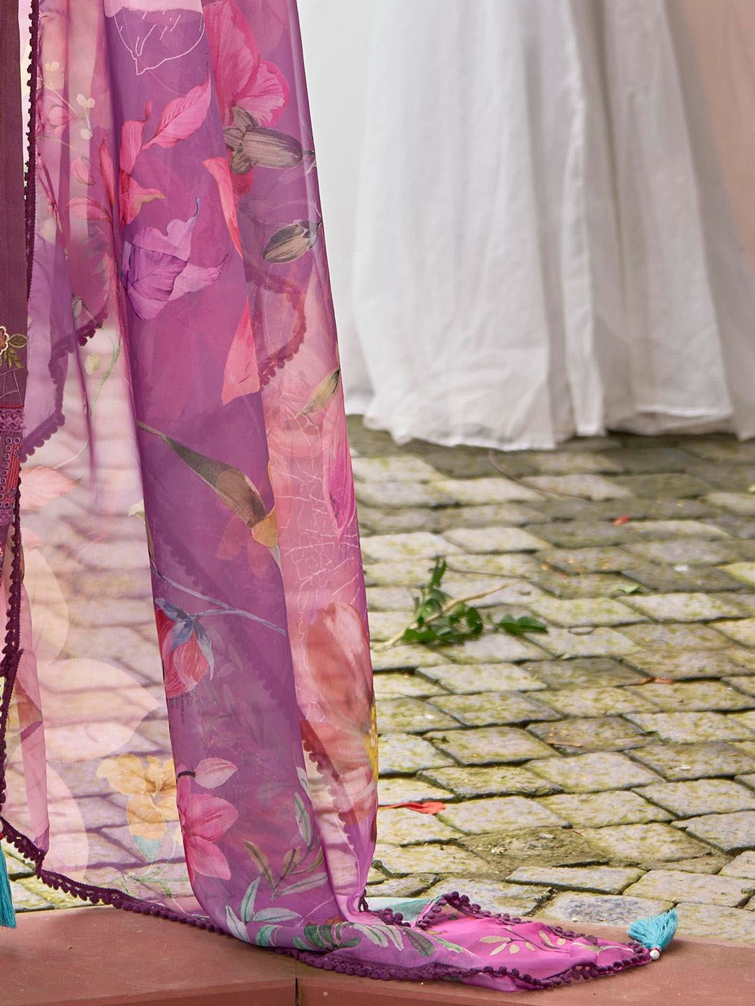 Women Floral Embroidered Panelled Thread Work Kurta with Trousers & With Dupatta