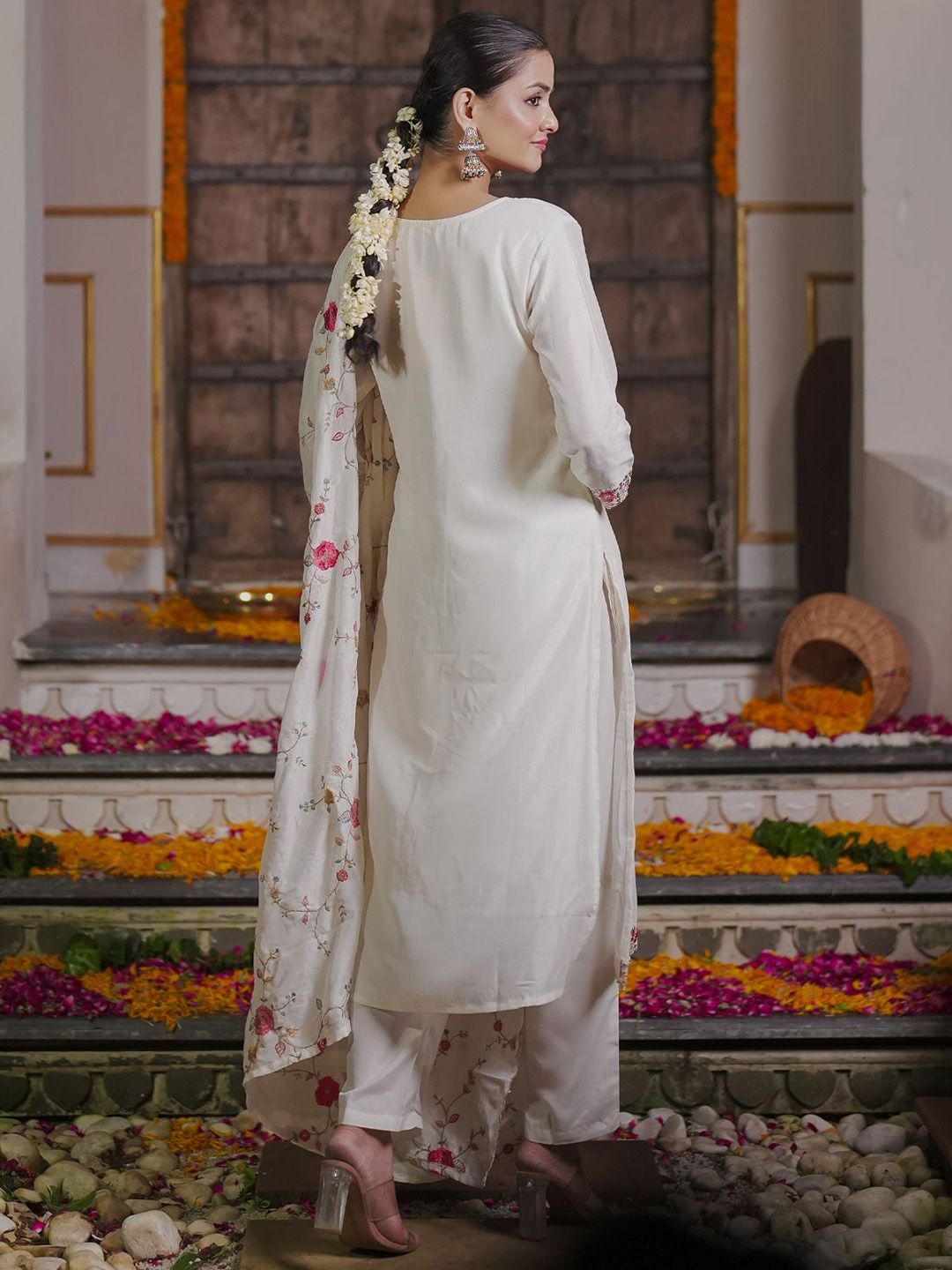 Women Floral Embroidered Regular Thread Work Kurta with Trousers & With Dupatta