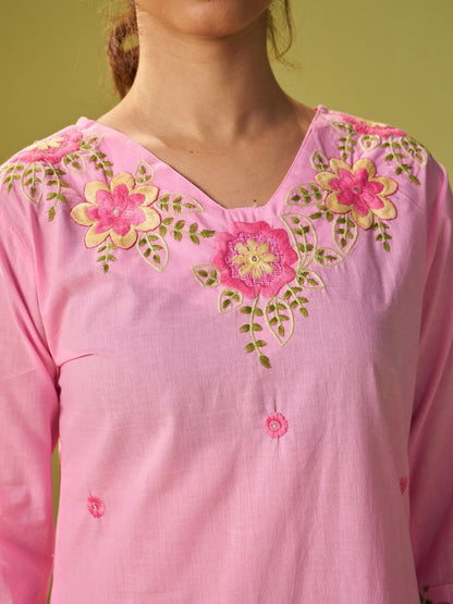 Dhiyona IE Women Floral Embroidered Thread Work Kurta with Trousers & With Dupatta