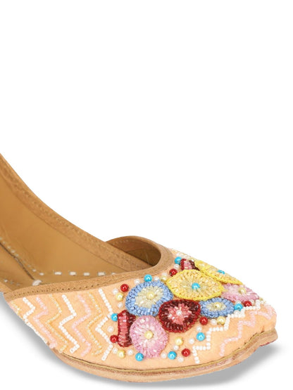 Dhiyona HOP Women Embroidered Mojaris