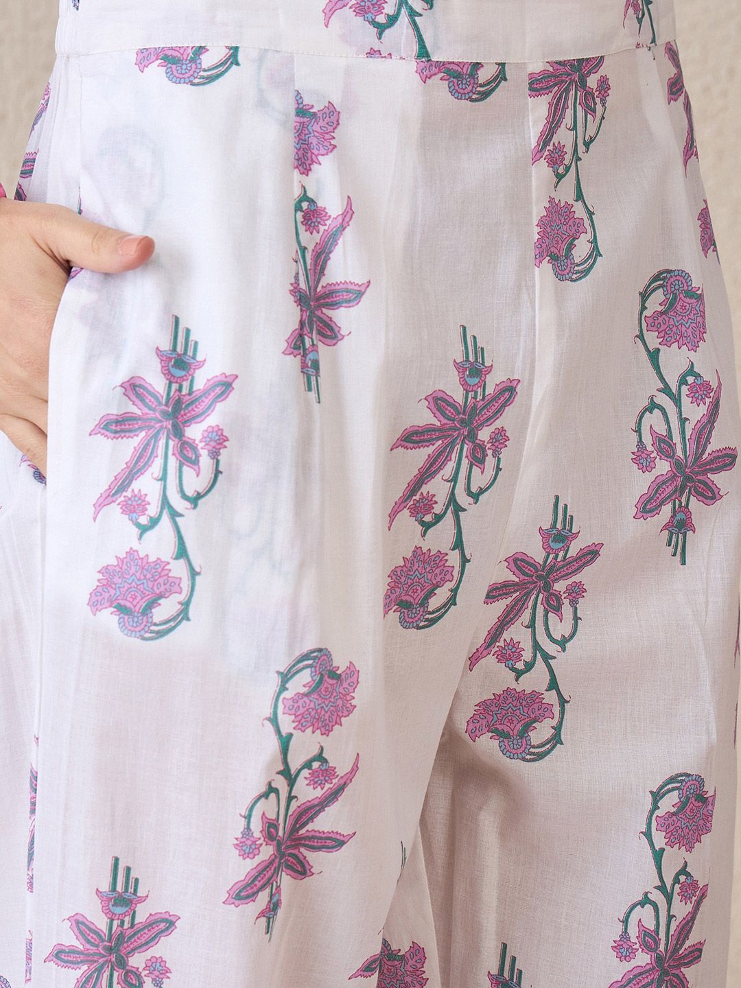 Dhiyona IE Floral Printed V-Neck Pure Cotton Kurta With Trousers