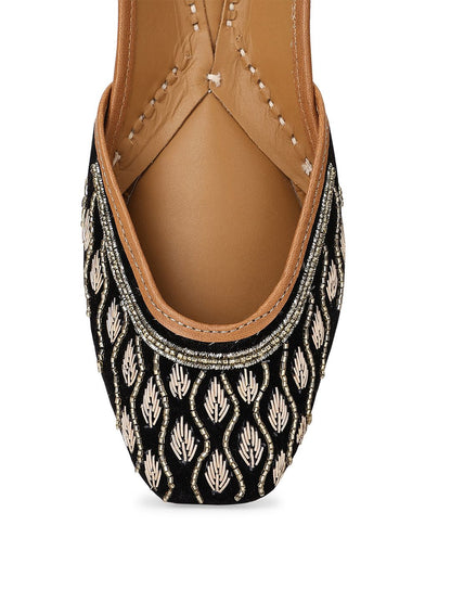 Dhiyona HOP Embellished Ethnic Mojaris