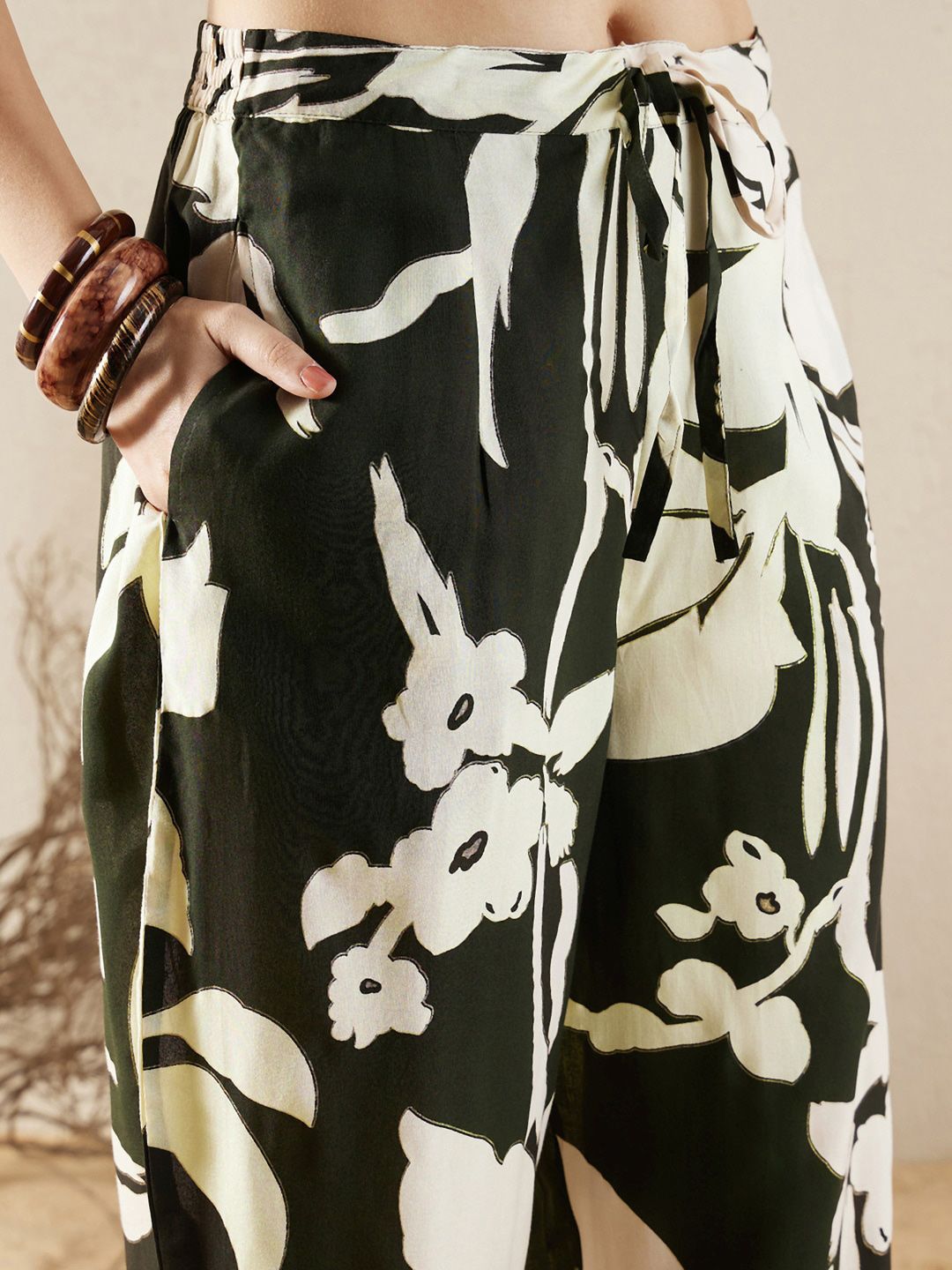 Floral Printed Sequinned Shirt Collar Straight Kurta with Trousers