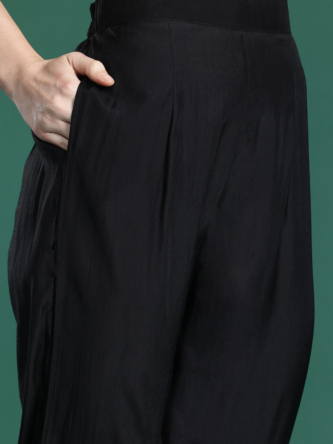 Dhiyona IE Floral Embroidered Thread Work Kurta with Trousers & With Dupatta