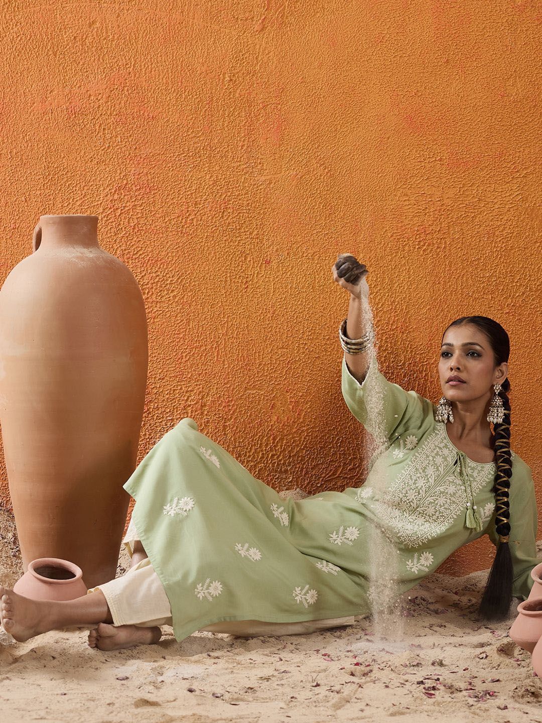 Dhiyona IE Floral Embroidered Keyhole Neck Thread Work Straight Kurta