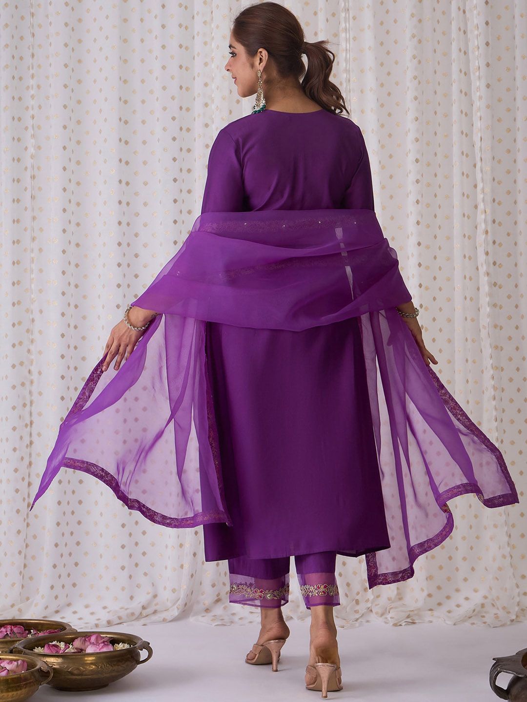 Dhiyona IE Floral Embroidered V-Neck Liva Kurta with Trousers & Dupatta