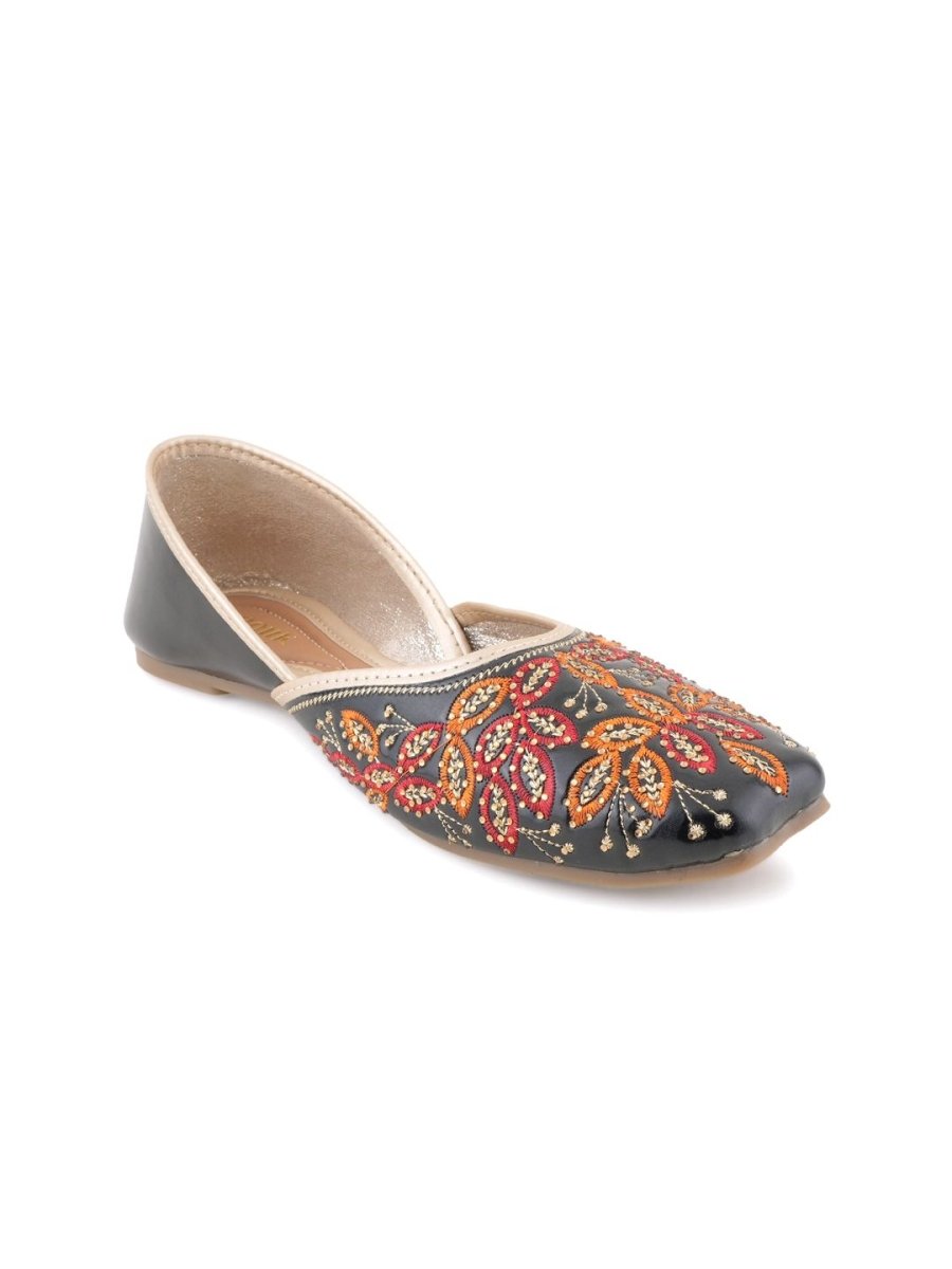 Dhiyona AK Embroidered Mojaris