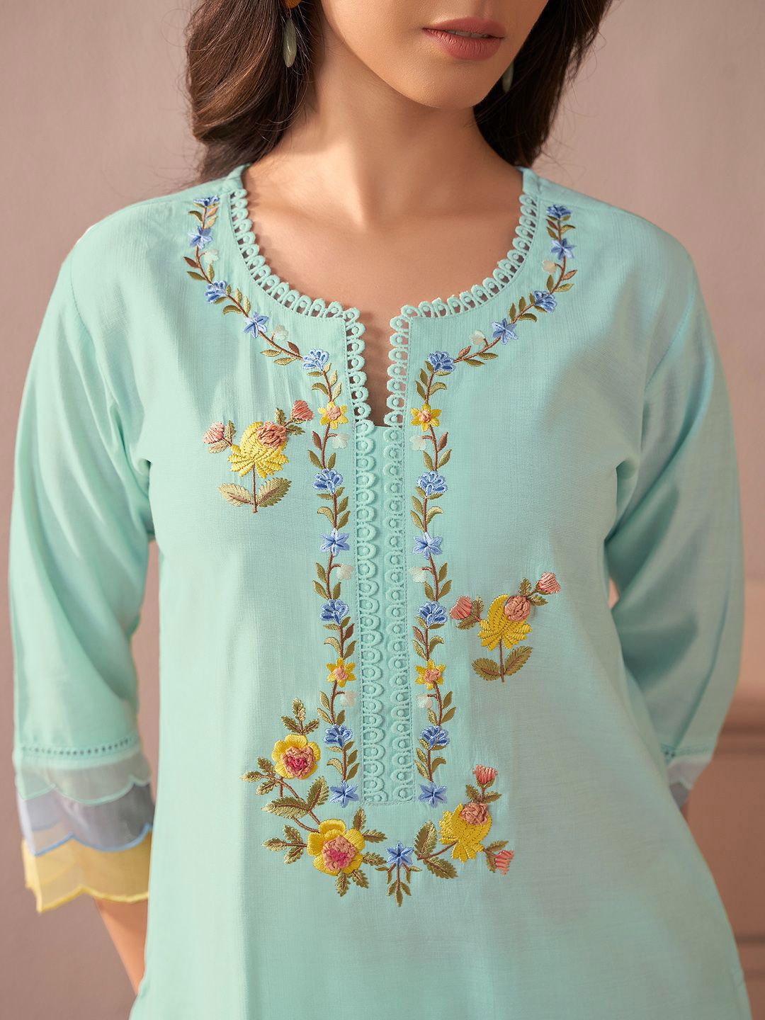 Women Floral Embroidered Regular Thread Work Kurta with Trousers & With Dupatta